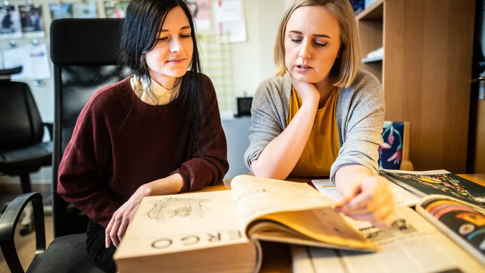 En nästan hundraårig epok går i graven när Uppsalatidningen Ergo läggs ned. Till vänster redaktören Sandra Gunnarsson och till höger chefredaktören Lina Svensk.
