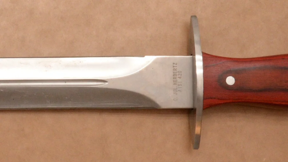 Polisen söker uppgifter om bland annat en kniv som hittats i samband med utredningen av ett mord i Gislaved i december 2019.