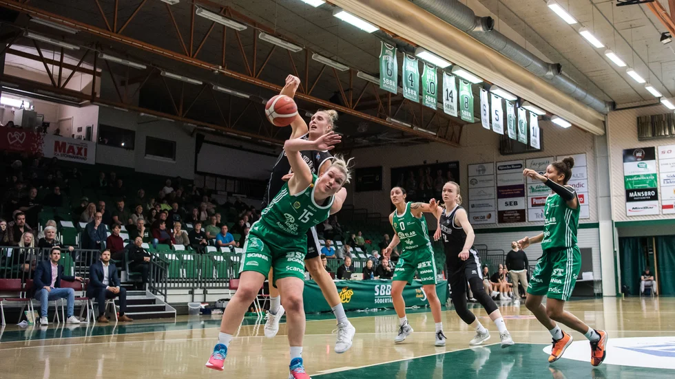 Tilde Ahlin har varit i samtal med Luleå Baskets tränare Robin Sandberg om en flytt till Luleå.