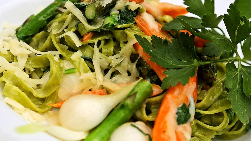 Börja med en grön inledning på veckan. Här en lättlagad och god pasta med gröna förtecken.