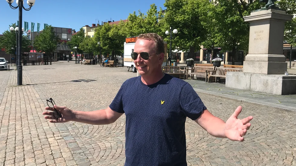 Väntan på drag. Henrik Elofsson tror att inget kommer att vara sig likt förrän nästa år, 2021. Själv har han inte hållit i en mikrofon sedan i februari.