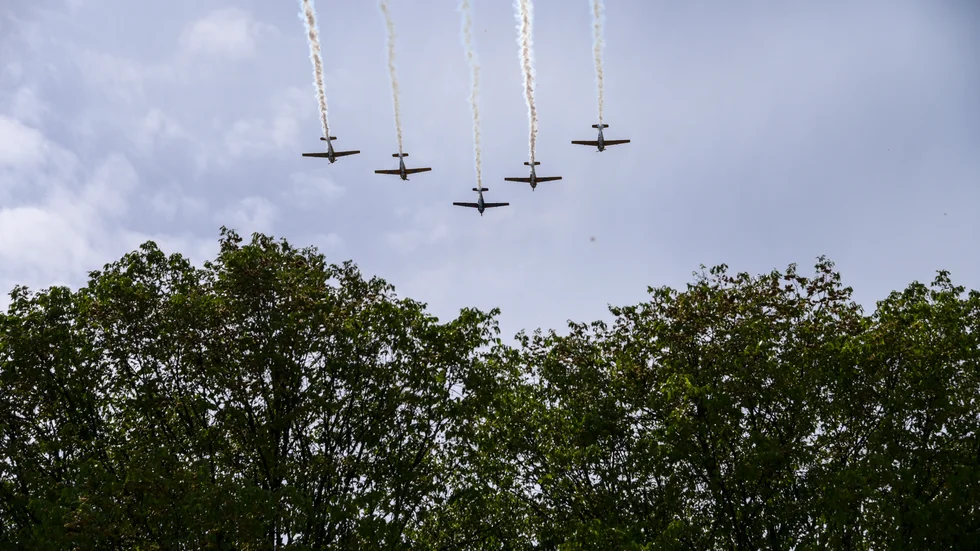 Planen flögs av äldre flygvapenpiloter och planen var av märket Saab Safir SK50.