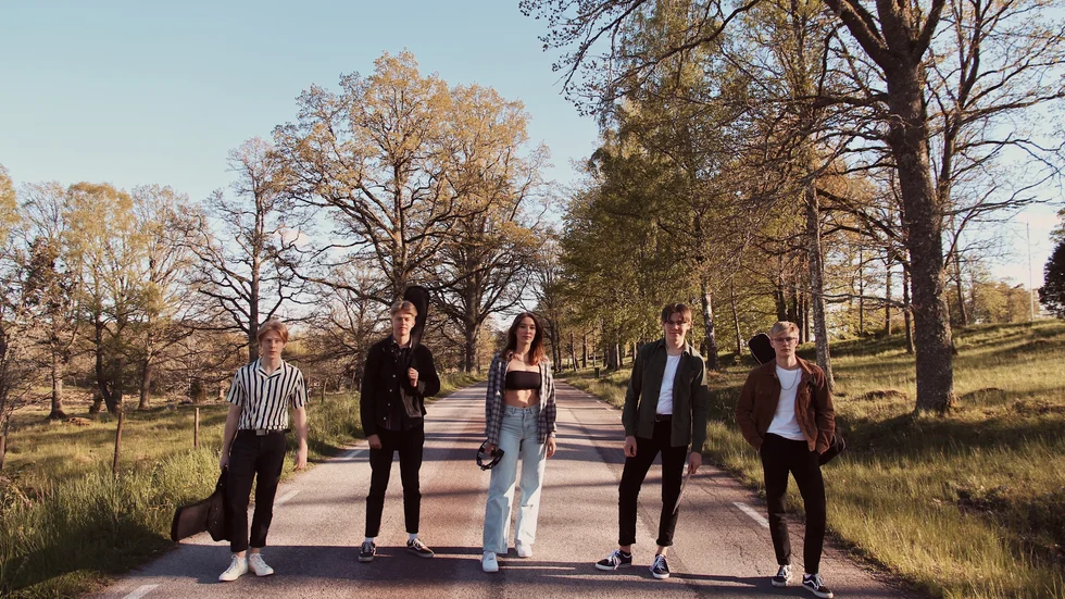 Sundet består av Edvard Armsköld, Joel Andersson, Sanna Malm, Edvin Arvidsson samt Isak Mårtensson.