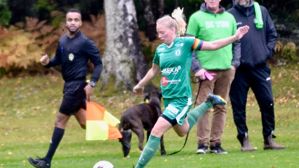 Märklig premiär 1. Kaptenen Lovisa Ederström och de andra i Tun – med alla att tillgå – tar emot Boo FF på ett tillfixat Enstaberga IP söndagen den 14 juni. 