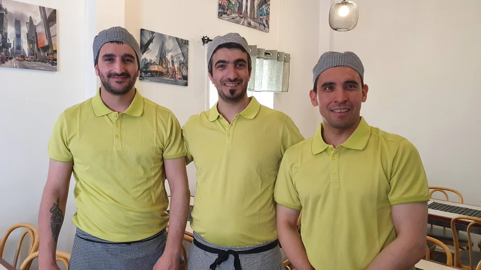 De ser fram emot att få öppna och visa upp de nya lokalerna. Från vänster: Yilmaz Moroğulları, Cüneyt Moroğulları och Ghulamhaidar Qadiri.