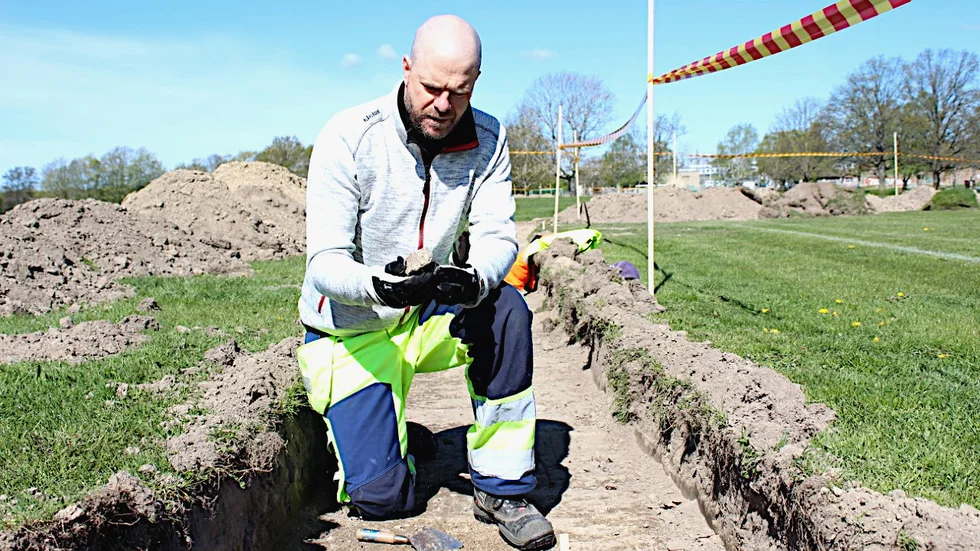 Per Nilsson, forskare och arkeolog, håller just nu på med en arkeologisk undersökning på Himmelstalund Norra.