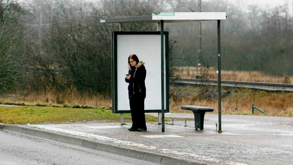 Busskuren ser just nu ut som det monument som JC Decaux inte vill att någon busskur ska likna. "Risken finns att det blir en dominoeffekt, om vi lämnar ett skadat väderskydd utan åtgärder".