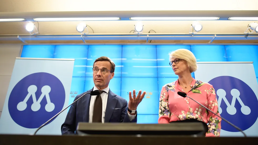I moderaternas skuggbudget vill partiledaren Ulf Kristersson och ekonomisk-politiske talespersonen Elisabeth Svantesson stärka tilltron till samhällskontraktet.
