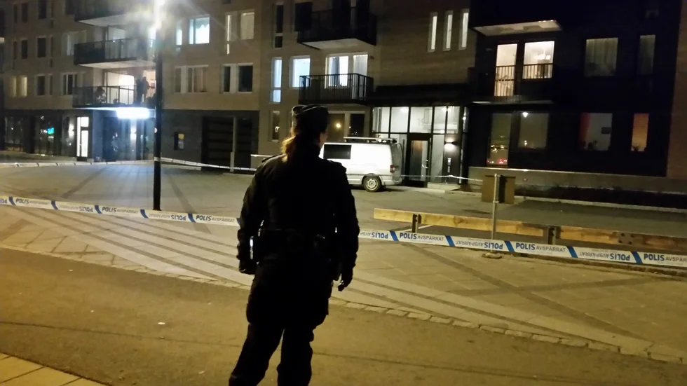 En person sköts i benet i Stenhagen i november förra året. Nu har en misstänkt häktats.