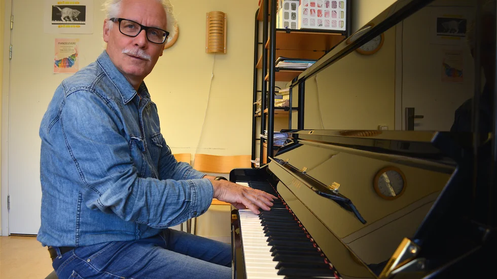 Göran Friman är musiklärare med gedigen utbildning och erfarenhet, och syns och hörs också i Vadstena Nya Teaters ensemble, mest som musiker men även som skådespelare.