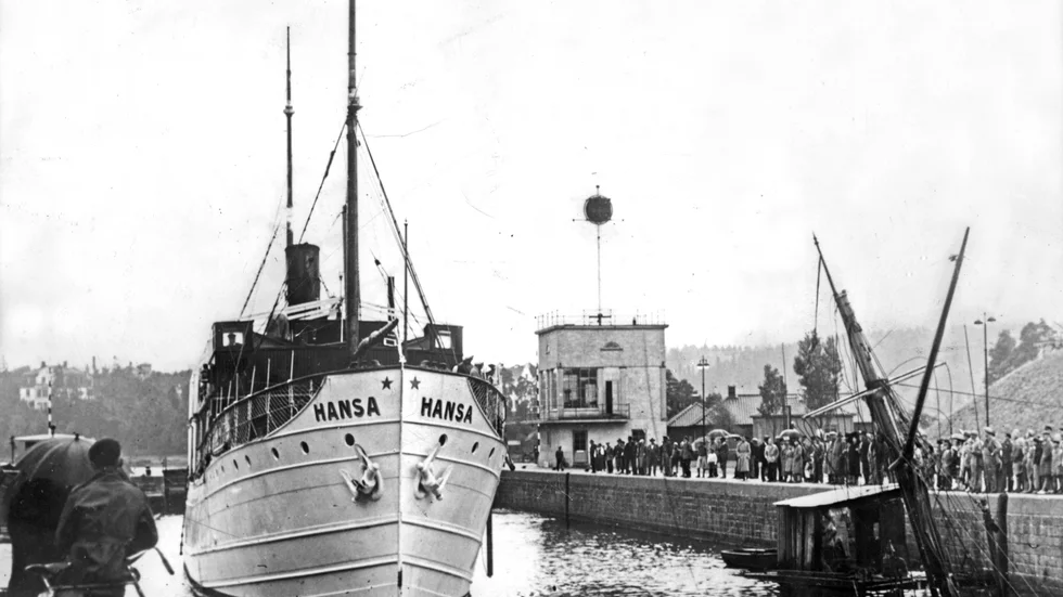 Gotlandsfärjan Hansa sjönk på morgonen den 24 november 1944, torpederad av den sovjetiska ubåten L-21. 84 av de 86 personerna ombord omkom. Denna bild är från sent 1930-tal.