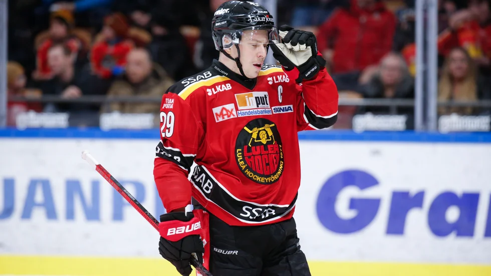 "Tanken är att jag ska spela. Sedan får vi väl se om jag klarar det eller inte. Jag kanske bara orkar spela två byten", säger Erik Gustafsson.