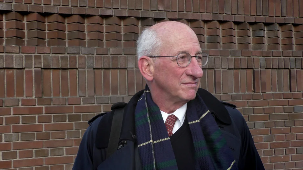 Thomas Novotny är professor emeritus i epidemiologi vid San Diego State University. Tidigare arbetade han för både Obama och Clinton och är en av de mest framstående personerna inom tobaksforskning.