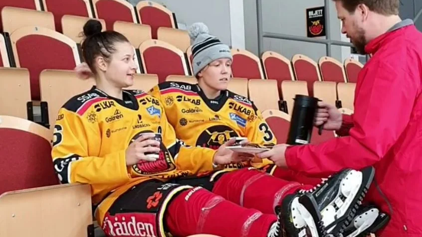 Jenni Hiirikoski och Michelle Karvinen är tillbaka i laget mot HV71.