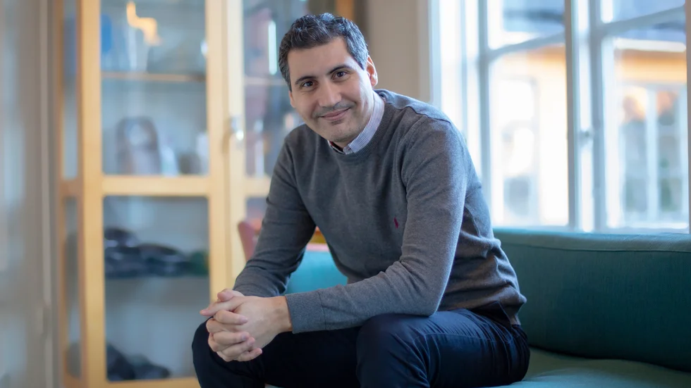 Mohammed Mekrami, chef för Uppsalas kommunala bibliotek, fick sätta in vakter på två bibliotek i våras för att stävja oron.