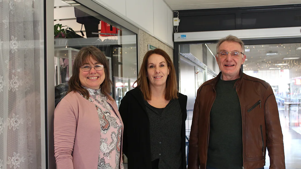 Carolina Grönqvist, Anette Karlsson och Göran Svensson  ser fram emot vårens evenemang i Gamleby köpcentrum.