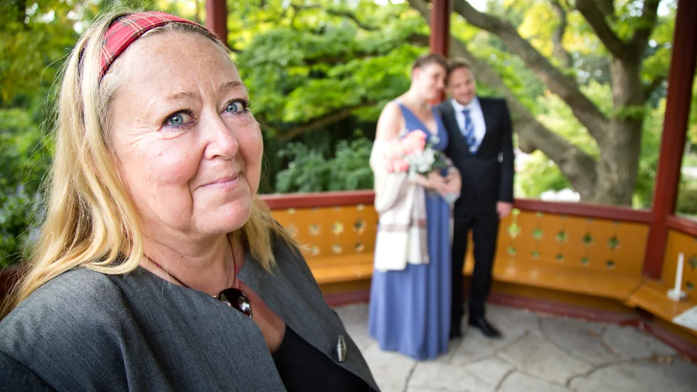 Annamaria Bauer, som förrättat både vigslar och begravningar, tycker det är fel av Region Gotland att upphöra med verksamheten.