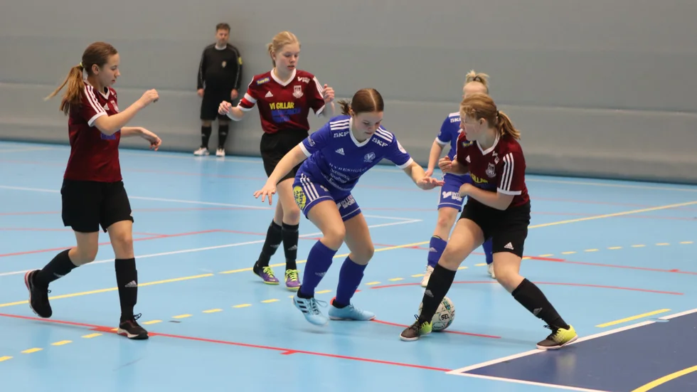 DFK-tjejerna var effektiva i avslutningarna i semifinalen och vann med 3-1-