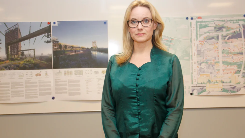 Kommunalrådet Ulrika Ornbrant (C), ger en kort presentation av de två förslag för Myranområdet som bedömdes vara bäst i arkitekttävlingen Europan 15.