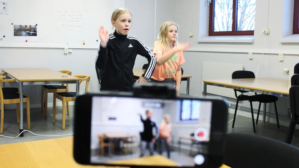 Tove Fridell och Olivia Sjögren tycker det är kul att kunna komma på allt själva. 