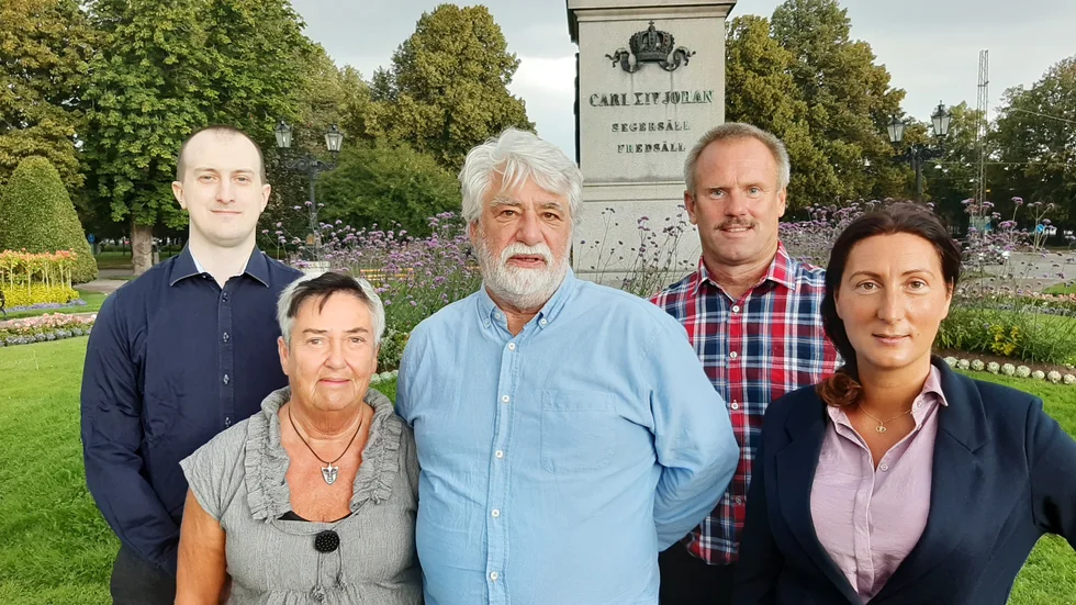 Här hade SD-avhopparna bestämt sig. Stefan Torssell (LPo) flankerad av Robert Cederlund, Anette Kemgren, Jan Petersson och Sandra Karlsson.
