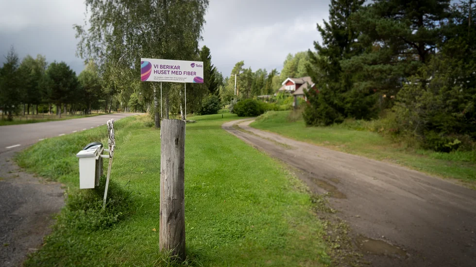 Fiberfrågan går het som vanligt på ön utanför Öregrund. Gräsöborna har väntat länge, och Telia kommer fortfarnade inte med några raka svar.