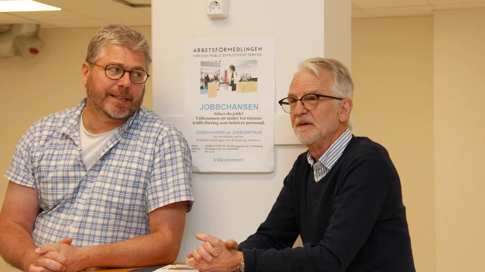 Niklas Forslund och Lasse Olsson är  oroliga för hur de som står längst från arbetsmarknaden ska få hjälp när Arbetsförmedlingen omorganiseras.