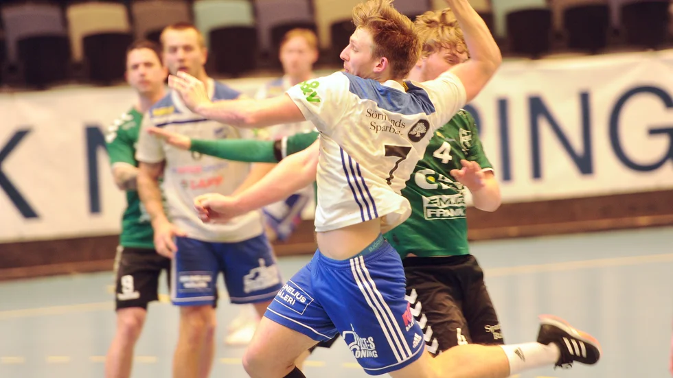 Lucas Carman och de andra i IFK Nyköping blir kvar i handbollsettan! Det stod klart efter att IFK fått hjälp av Silwing-Troja när den sista omgången avslutades under tidig lördagskväll.
