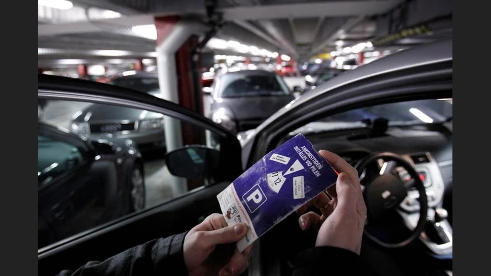"Det digitala systemet har många fördelar som dagens p-skiva, inte kan erbjuda" anser skribenten.