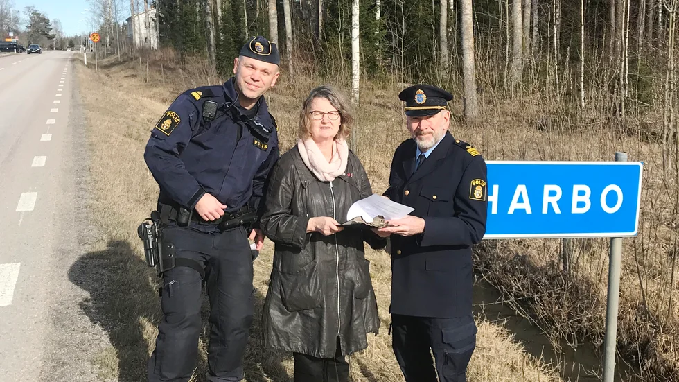 I fredags undertecknades ett nytt medborgarlöfte i Heby kommun. På bilden kommunpolisen Jörgen Wilestedt, kommunstyrelsens ordförande Marie Wilén (C) samt Tomas Eriksson, chef för lokalpolisområde Norduppland.