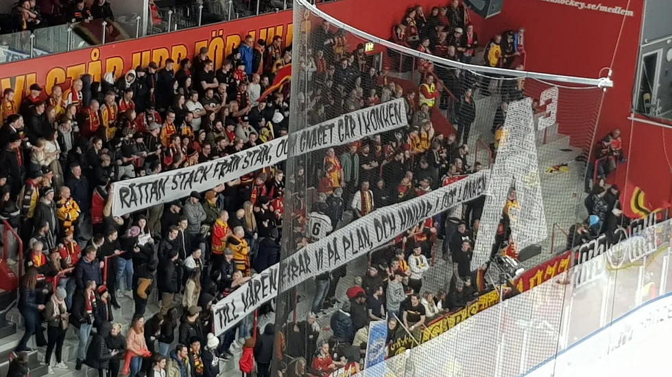 Luleåfansens banderoll.