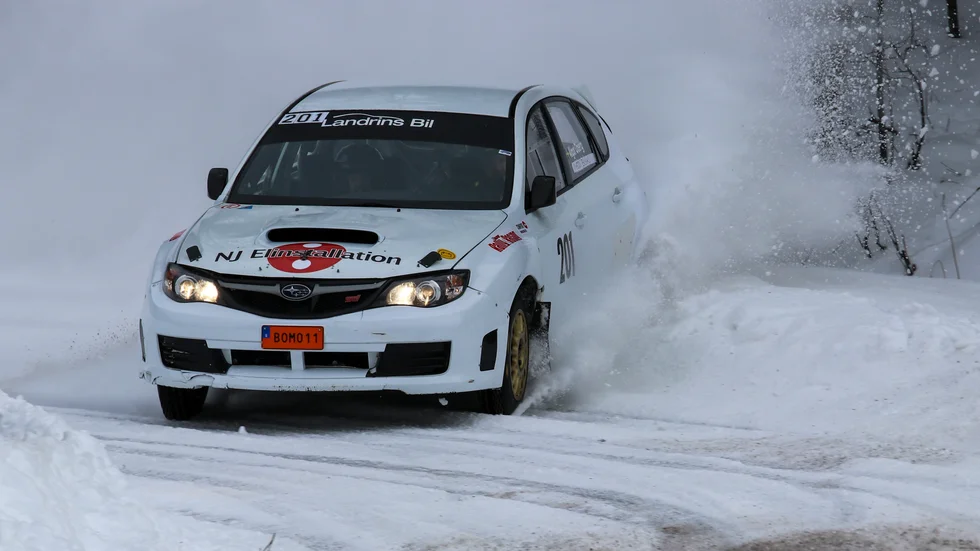 Eskilstuna MKs Algot Öberg med Gotländskan Madelene Buskas som rattade hem en stabil 6:e plats i Lima i helgen i sin Subaru Impreza.