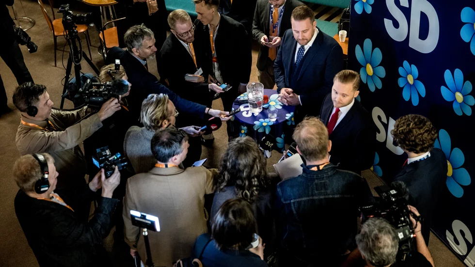 Avgående gruppledaren Mattias Karlsson (SD) och tillträdande riksdagsgruppledare Henrik Vinge (SD) under Sverigedemokraternas landsdagar i Örebro. 