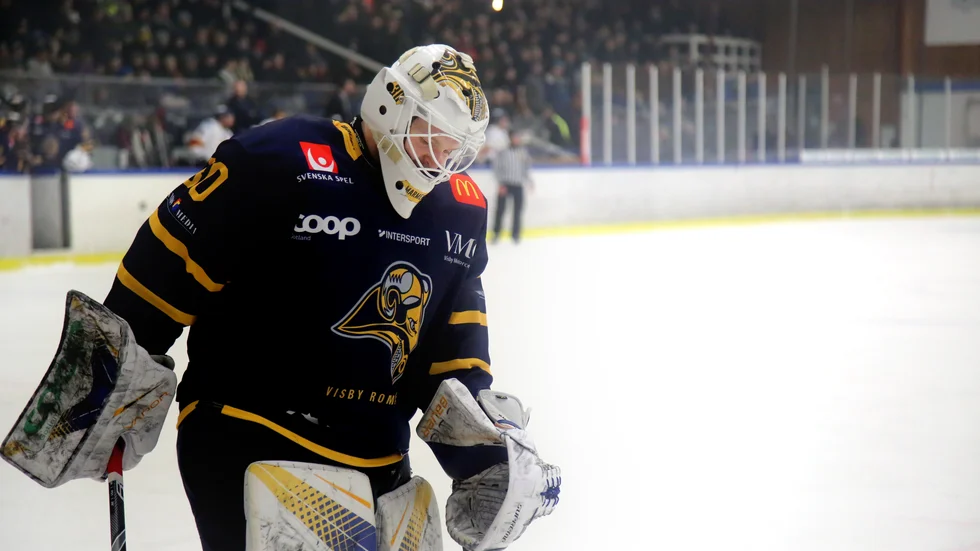 Daniel Marmenlind fortsätter att vara stabil och räddade 43 av 45 skott varav det ena målet var en straff.
