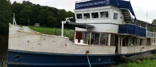 Skeppet fortsatt kvar i Fyrisån