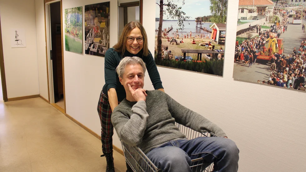 Camilla Smedberg och Roy Andersson har roligt när de gör sin lokalhistoriska podd. "Jag tror det smittar av sig till lyssnarna", säger Camilla Smedberg.