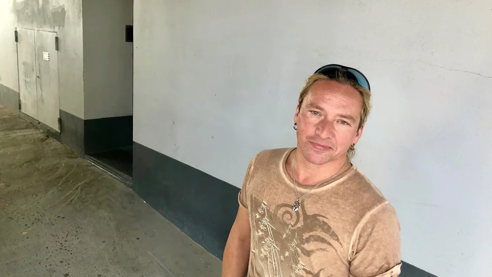 Nicke Sebbas är aktuell med nysläppta singeln "Live your life", en riktig inspirationslåt skriven om en kompis i Finland.