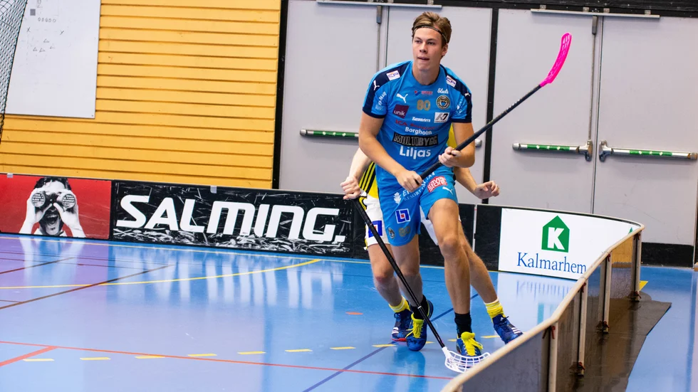 Katrineholmaren Oscar Rohlin bryter sitt kontrakt med SSL-klubben Kalmarsund efter bara sju omgångar.