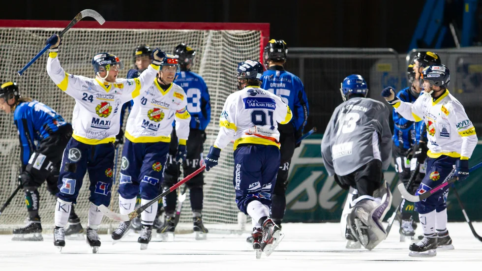 Falujubel på Studenternas. Dalalaget chockade Sirius och vann med 6-3 och nu har Uppsalalaget hamnat i ett mycket knepigt läge i kvalserietabellen. Nu väntar dubbelmöte med elitseriekollegan Frillesås.