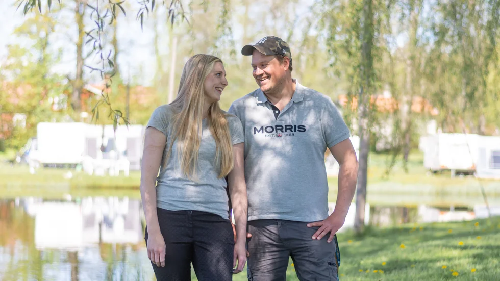 Paret Emelie Lundgren och Henrik Svensk driver Simbadets camping. Akivbild.