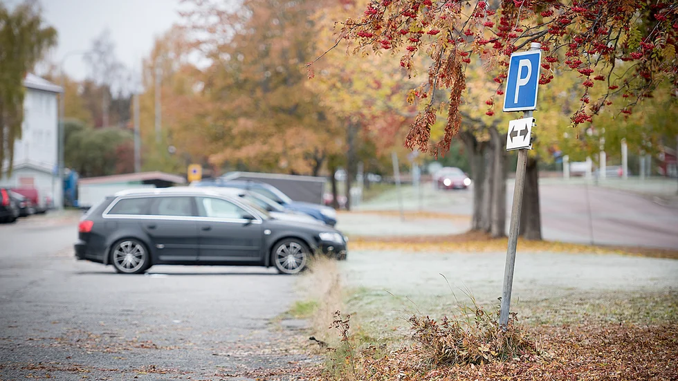 Parkeringsplats vid Vallgatan.