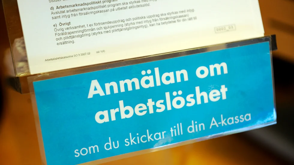 Även de som jobbar halvtid och med kortare anställningskontrakt måste få tillgång till ersättning från a-kassan.