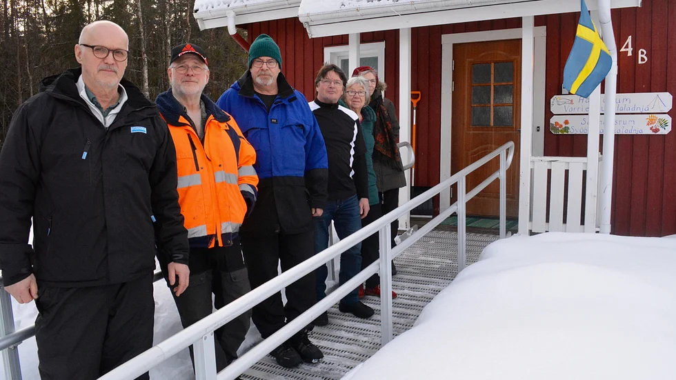 Björn Bergmark, Bill Solfeldt, Kent Lindsköld, Jari Reconius, Kerstin Halvorsen och Lena Bertilsson har väntat länge på att samhällsrummet i Adak ska tas i full drift.