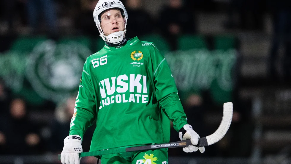 David Thorén byter grönvitt mot blåsvart. 
