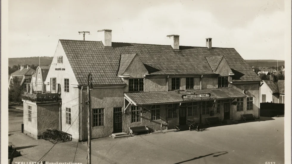 1921 ändrades namnet på järnvägsstationen, från Skellefteå till Skellefteå Stad. Detta hette stationen fram till 1984 då namnet återigen blev Skellefteå. Fotot taget på 1930-talet.