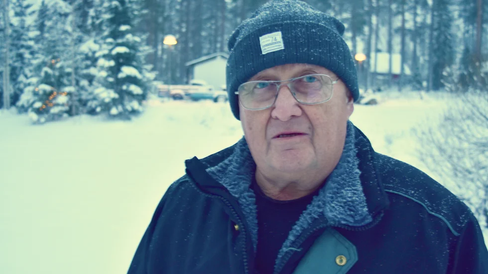 Kent Granlund bor på en släktgård. Han skulle vilja bli uppköpt nu för att slippa ovissheten.