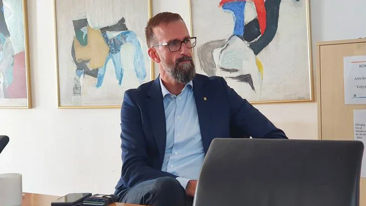 Mikael Lekfalk får sparken.