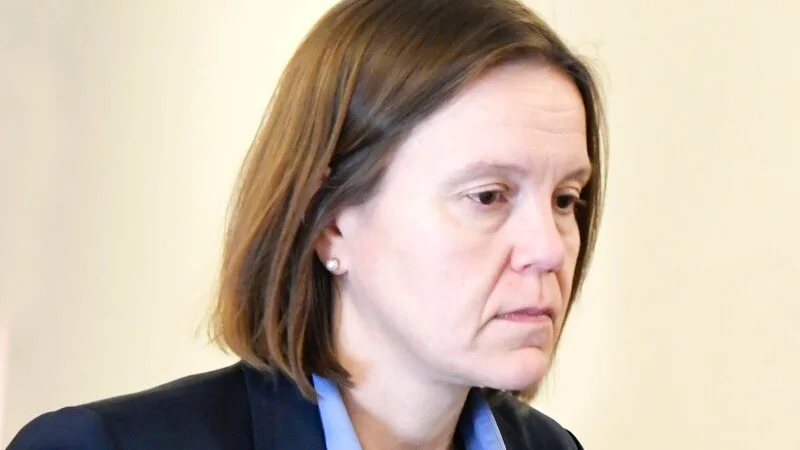 Åklagare Marie Andersson, Umeå, kunde på onsdagsmorgonen lämna de första kommentarerna om våldsdramat i Burträsk.