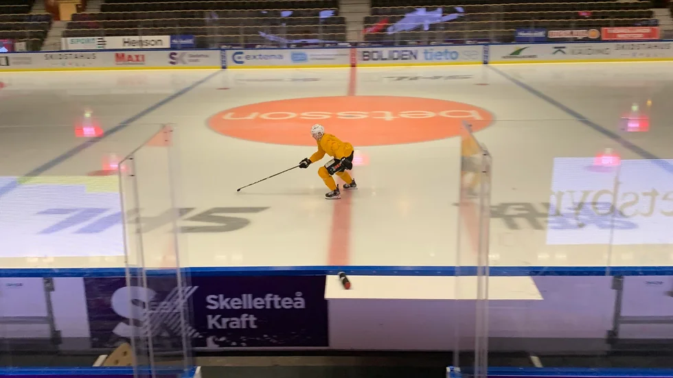 "Jocke" Lindström var på is över fem minuter före sina lagkamrater.