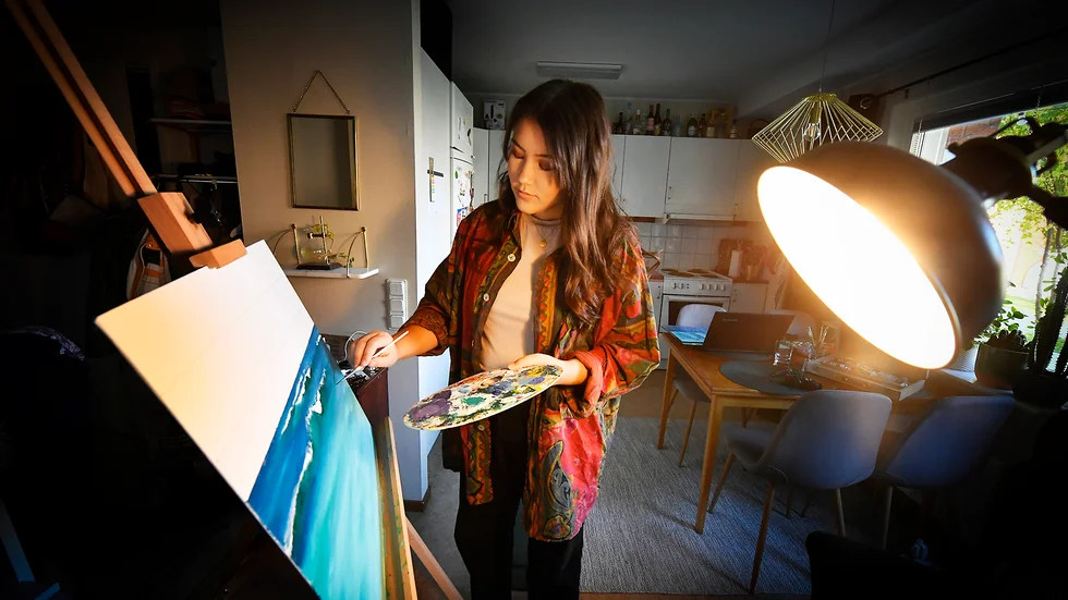 Alexandra Aveling från Myckle ställer ut fyra oljemålningar på Umeå fashion & design.